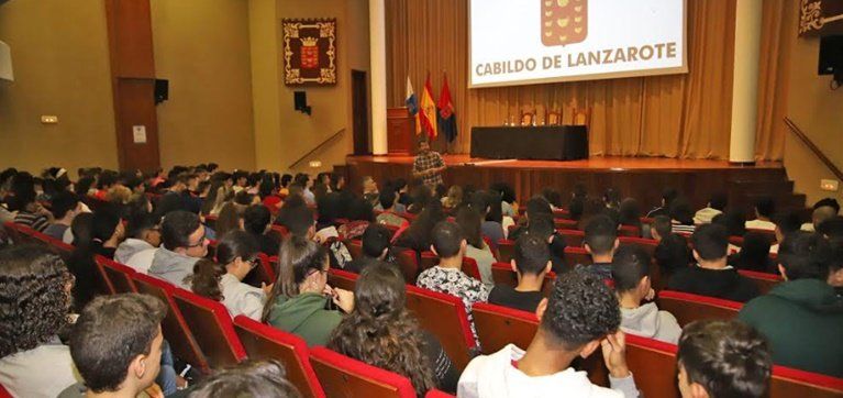 El Cabildo proyecta a estudiantes de la isla seis cortometrajes sobre violencia de género