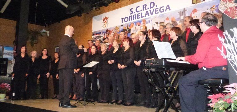 La Sociedad Torrelavega celebró un año más su tradicional 'Canto a la Navidad'