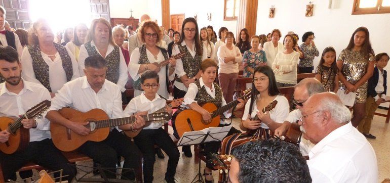 El pueblo de Mácher celebró su tradicional misa de Navidad