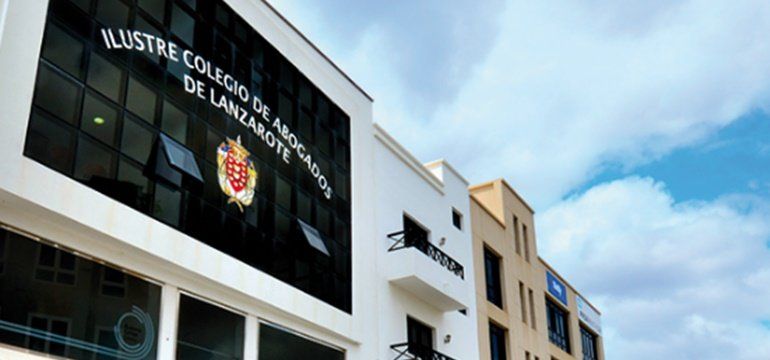 Una mujer que necesita asistencia jurídica gratuita se queja del funcionamiento del Colegio de Abogados