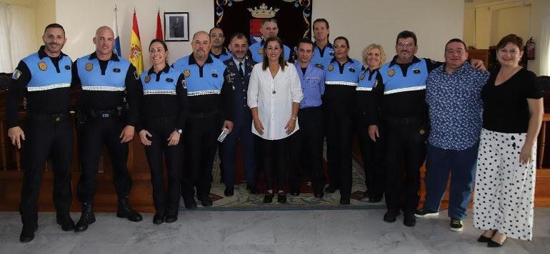 Arrecife homenajea a doce agentes que han cumplido 20 y 30 años en la Policía Local