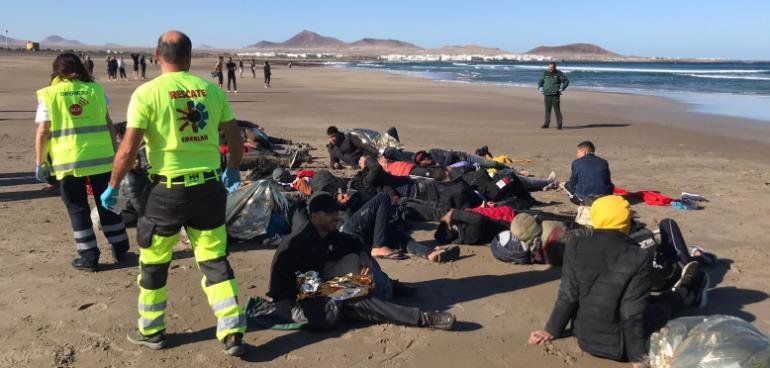 Llega una patera con 29 inmigrantes, cuatro de ellos menores, a la playa de Famara