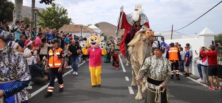 Los Reyes Magos de Oriente recorren el municipio de Yaiza