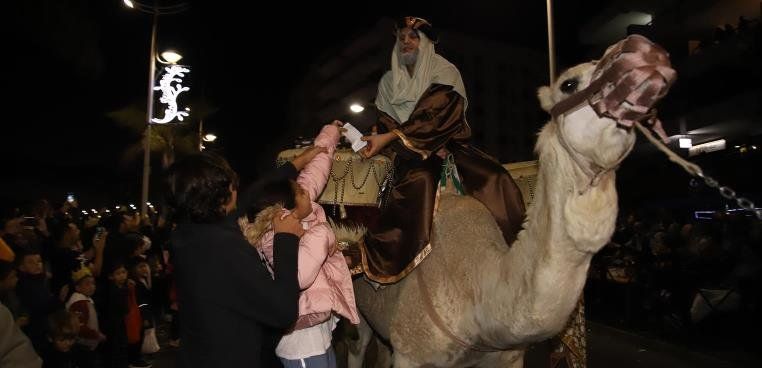 Los Reyes Magos reparten ilusión en Arrecife