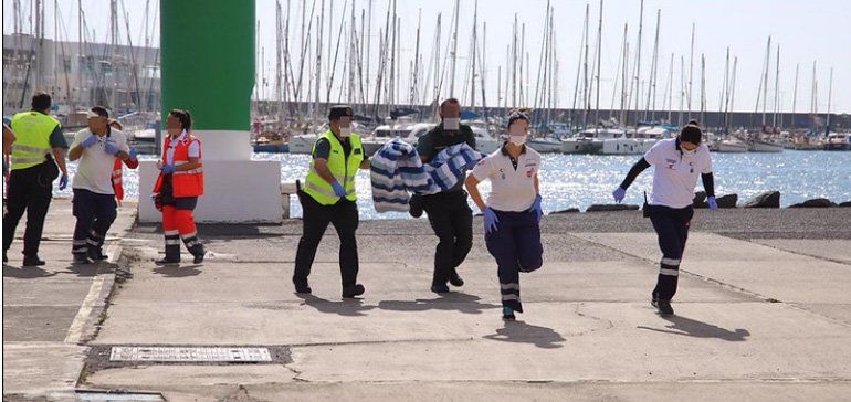 Fallece el bebé nacido en una patera que se dirigía a Lanzarote Fallece el bebé nacido en una patera que se dirigía a Lanzarote