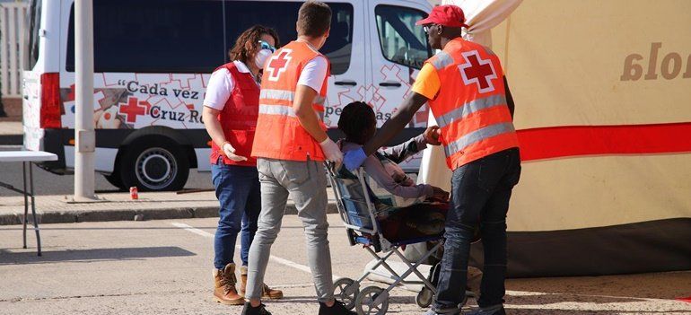 Otra de las mujeres embarazadas de la patera rescatada en Lanzarote pierde al bebé