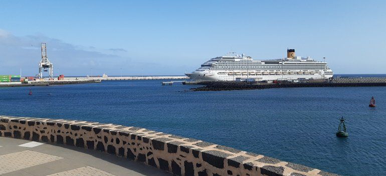Imagen de un crucero en el puerto de Arrecife