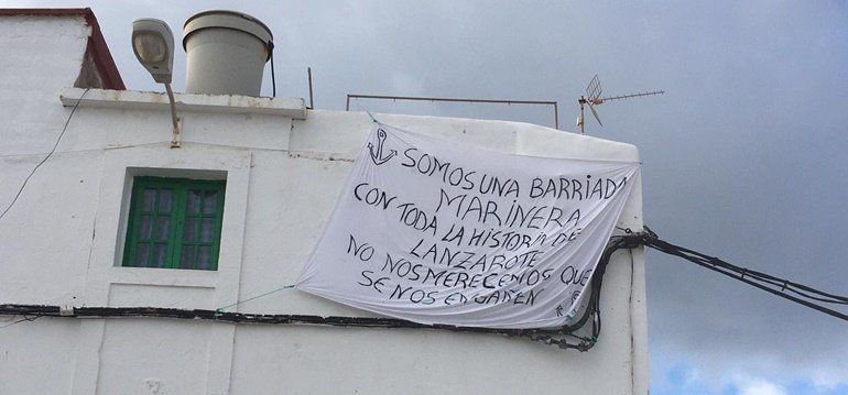 Vecinos de Valterra protestan por no haberse cumplido la cesión de las viviendas en las que residen
