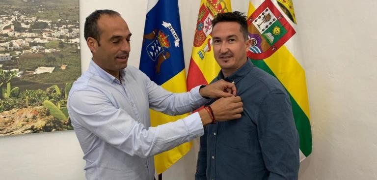 Alejandro Hernández toma posesión como nuevo concejal de Haría