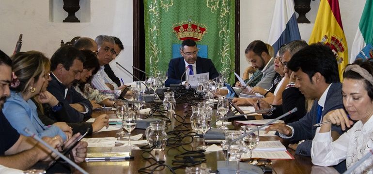 Teguise distingue a César Manrique con la Medalla de Oro del municipio