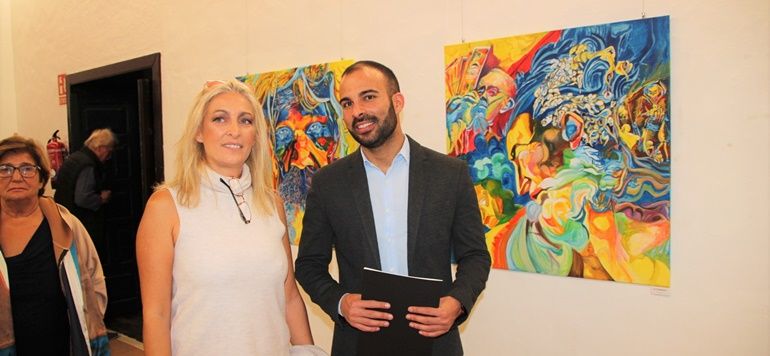 El colorido arte de Paola Valentini llega a la Casa de la Cultura de Yaiza