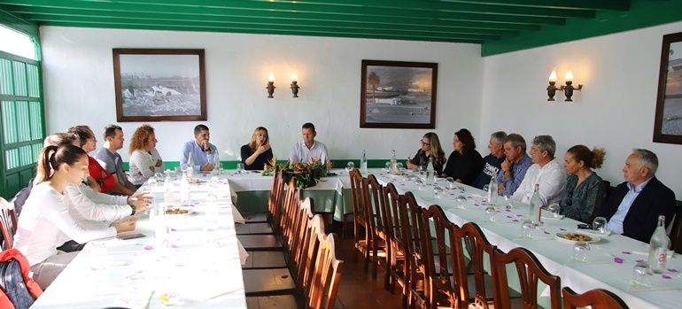 Los Centros presentan su nueva carta de vinos de Lanzarote