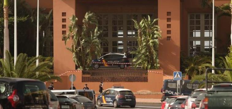 El positivo por coronavirus en Tenerife obliga a poner en cuarentena a 1.000 personas en un hotel de Adeje