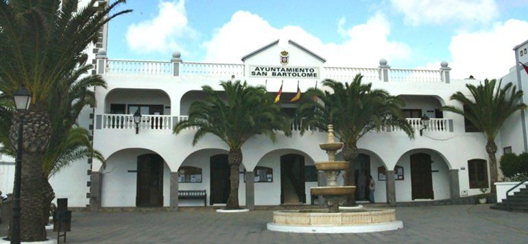 Fachada del Ayuntamiento de San Bartolomé