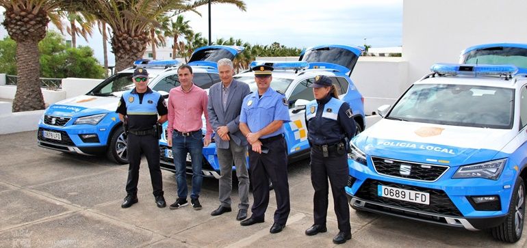 Tías presenta once nuevos vehículos destinados a la Policía Local