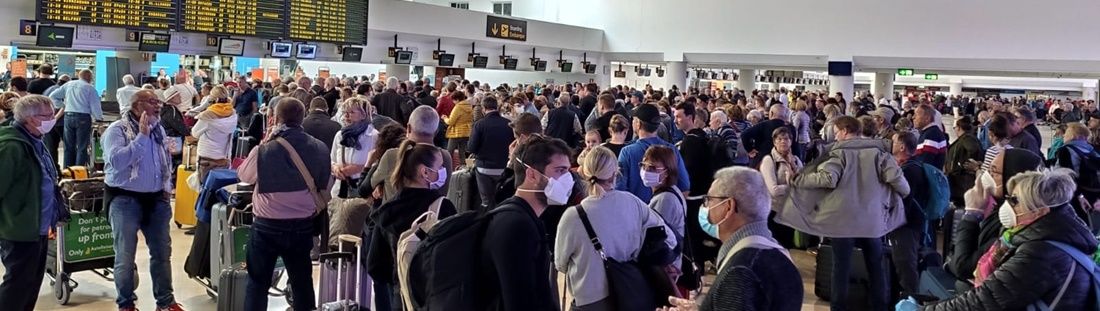Trabajadores denuncian el "caos" que se vive en el aeropuerto de Lanzarote: "Es un auténtico infierno"