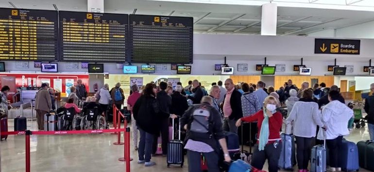 El Cabildo estima que unos 3.000 turistas no podrán salir de Lanzarote hasta que finalice el confinamiento