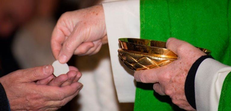 Las diócesis canarias esperan a que se levante la alarma para reorganizar el calendario de comuniones