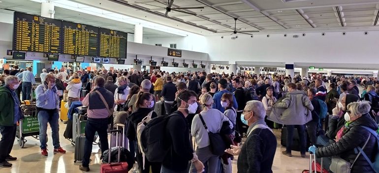 A Civil Guard officer assigned to the Lanzarote airport tests positive for coronavirus