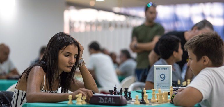 El ajedrez canario se activa para darle "jaque mate" al aburrimiento