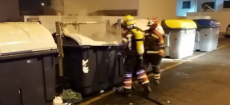 Sofocan un incendio en un contenedor de basura orgánica de Arrecife