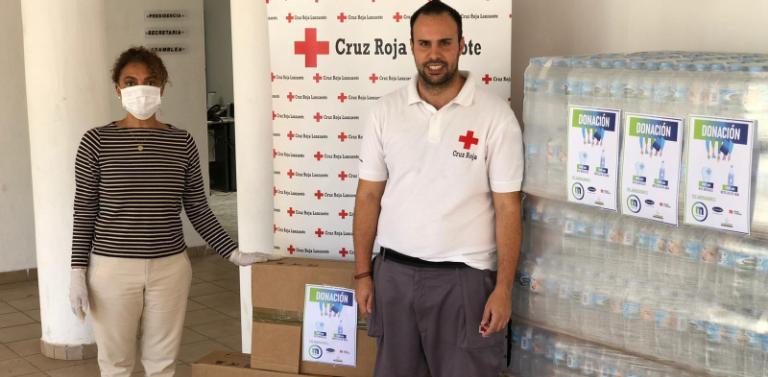 La Fundación Martínez Hermanos dona agua y kits dentales a familias sin recursos a través de Cruz Roja