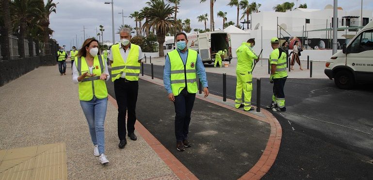 Cabildo y Ayuntamiento supervisan las obras de la avenida de Puerto del Carmen y prevén que concluyan en junio