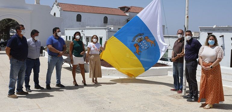 Teguise abre los actos conmemorativos del Día de Canarias con la izada de la bandera
