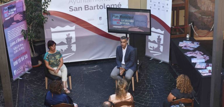 San Bartolomé presenta un proyecto para combatir la soledad no deseada de los mayores del municipio