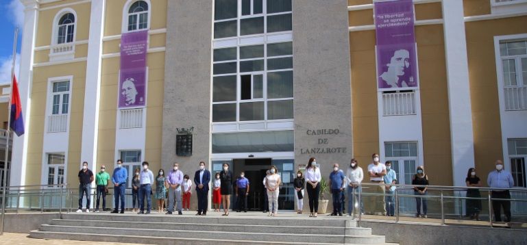 Lanzarote guarda un minuto de silencio al finalizar los 10 días de luto por las víctimas del coronavirus