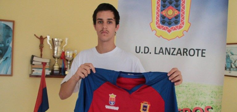 Aythami Yebri renueva su vinculación con la UD Lanzarote