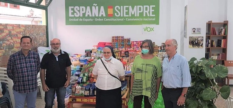 Vox Lanzarote entrega 600 kilos de alimentos a Cáritas en un acto en su sede