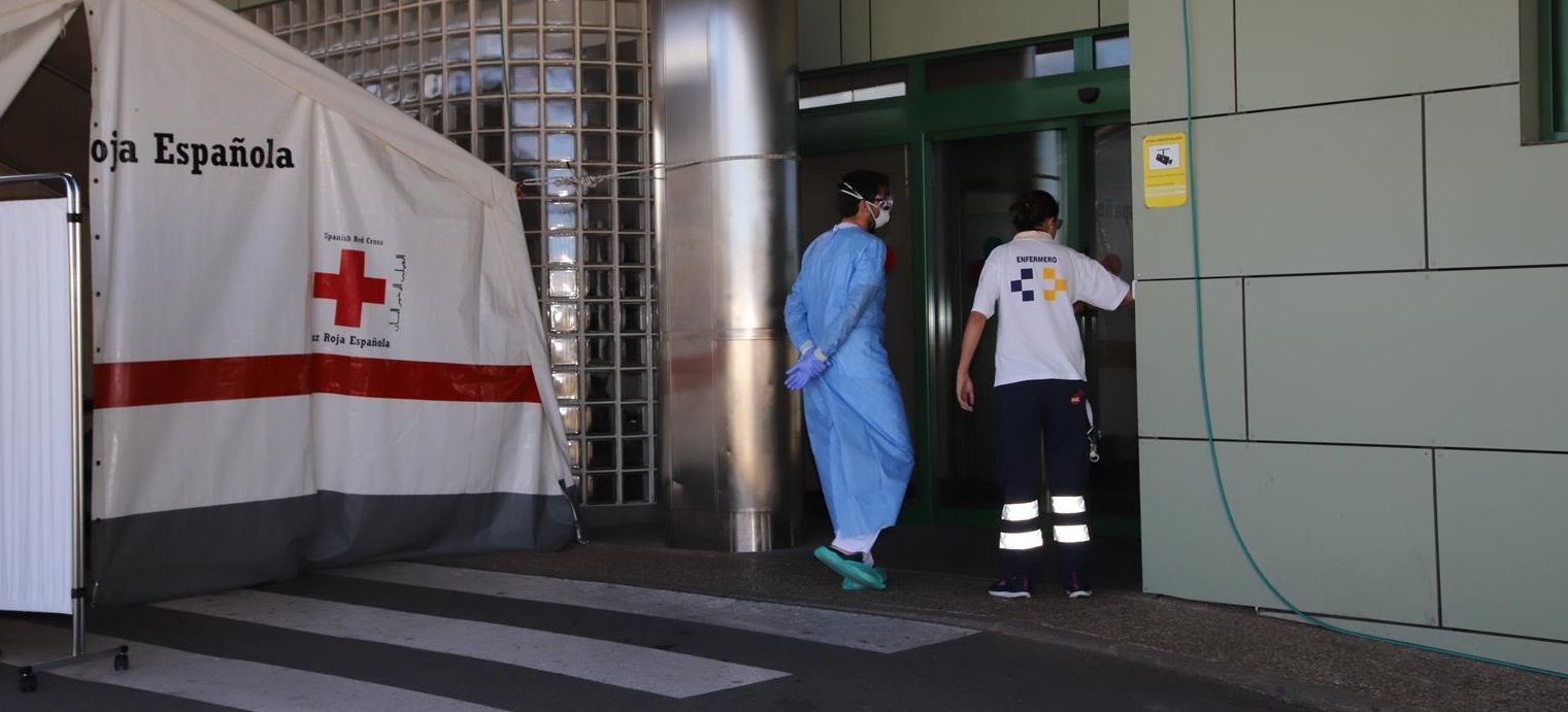 Canarias pasa a ser la séptima región con menos contagios en sanitarios, con 16 casos en el último mes