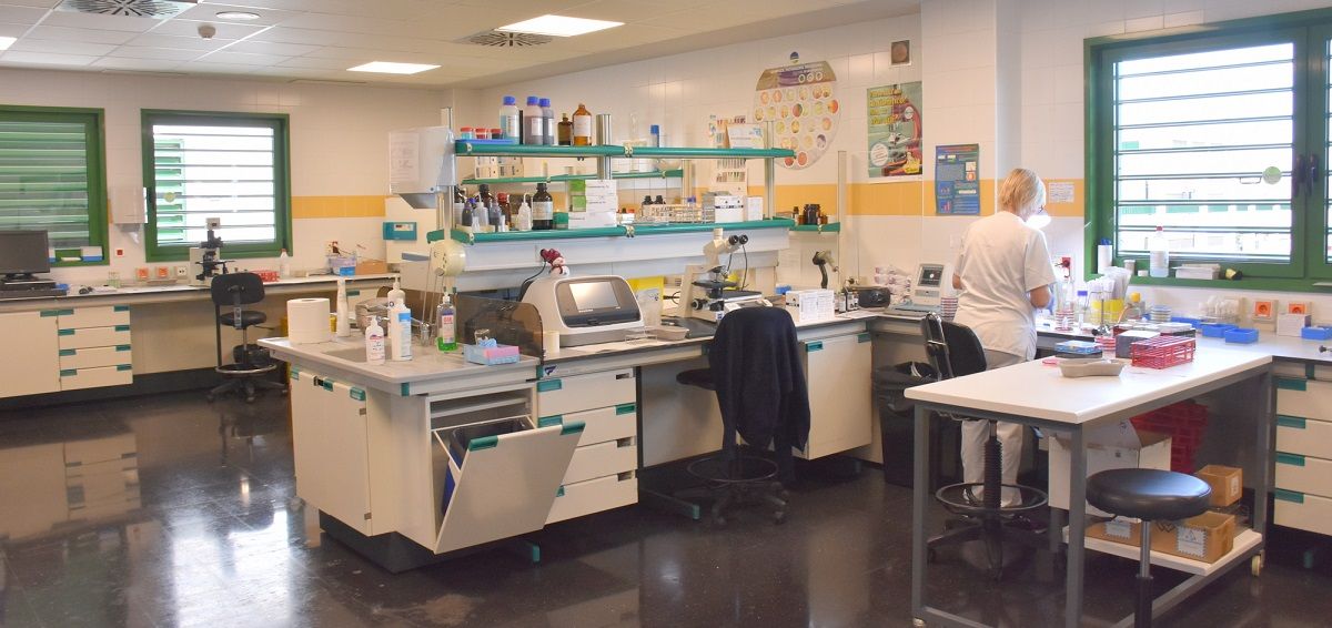 Laboratorio del Hospital Molina Orosa donde se realizan las pruebas de covid