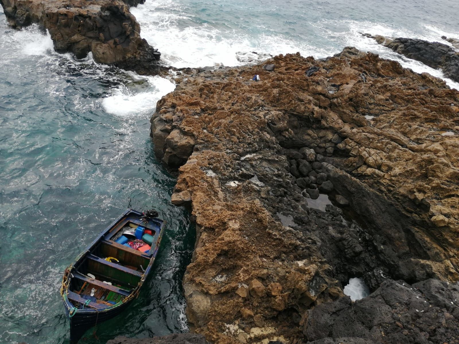 Imagen de la patera que ha arribado al Charco del Palo