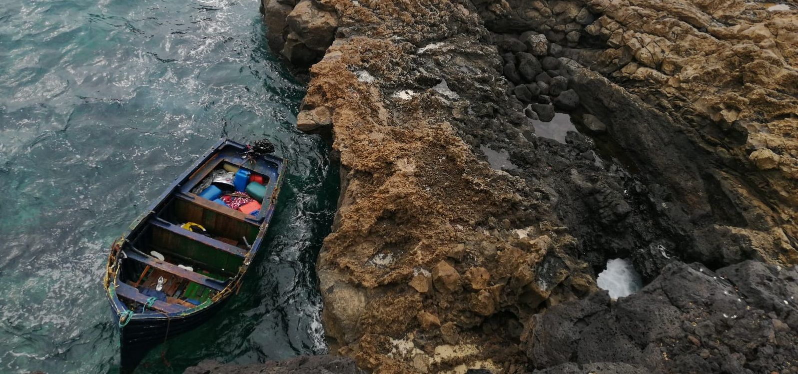 Imagen de la patera llegada al Charco del Palo