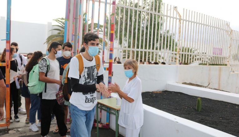 Personal sanitario, garantizando el cumplimiento de las medidas