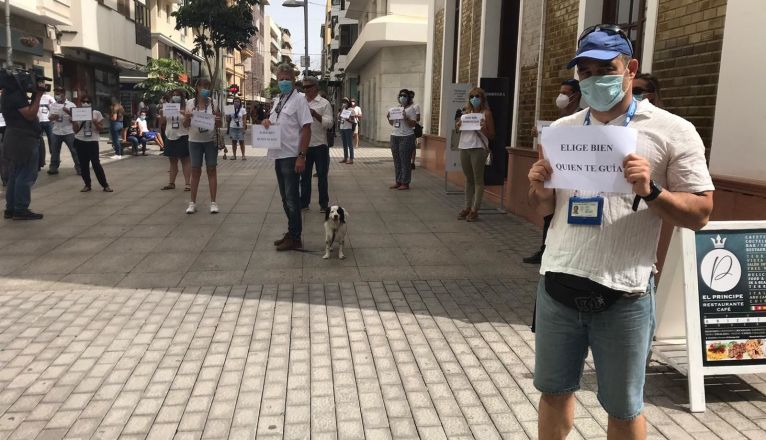 'Elije bien quien te guía' fue el lema de la concentración 'Elije bien quien te guía' fue el lema de la concentración