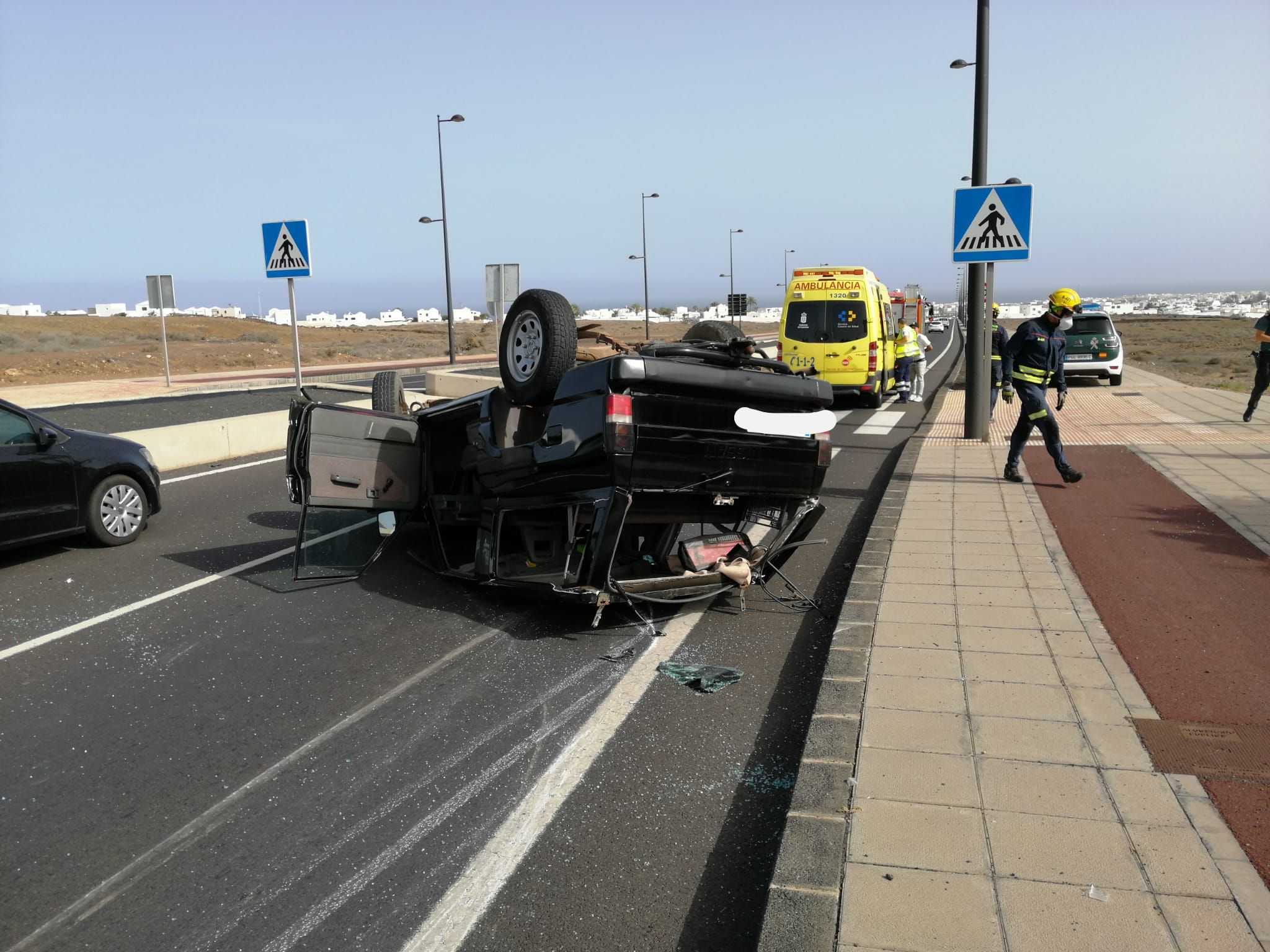 Vuelco de un vehículo en la rotonda de Tahíche