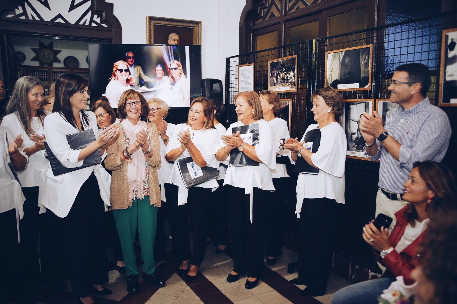 Homenaje a Nieves Castillo Bonilla en la Biblioteca de La Villa