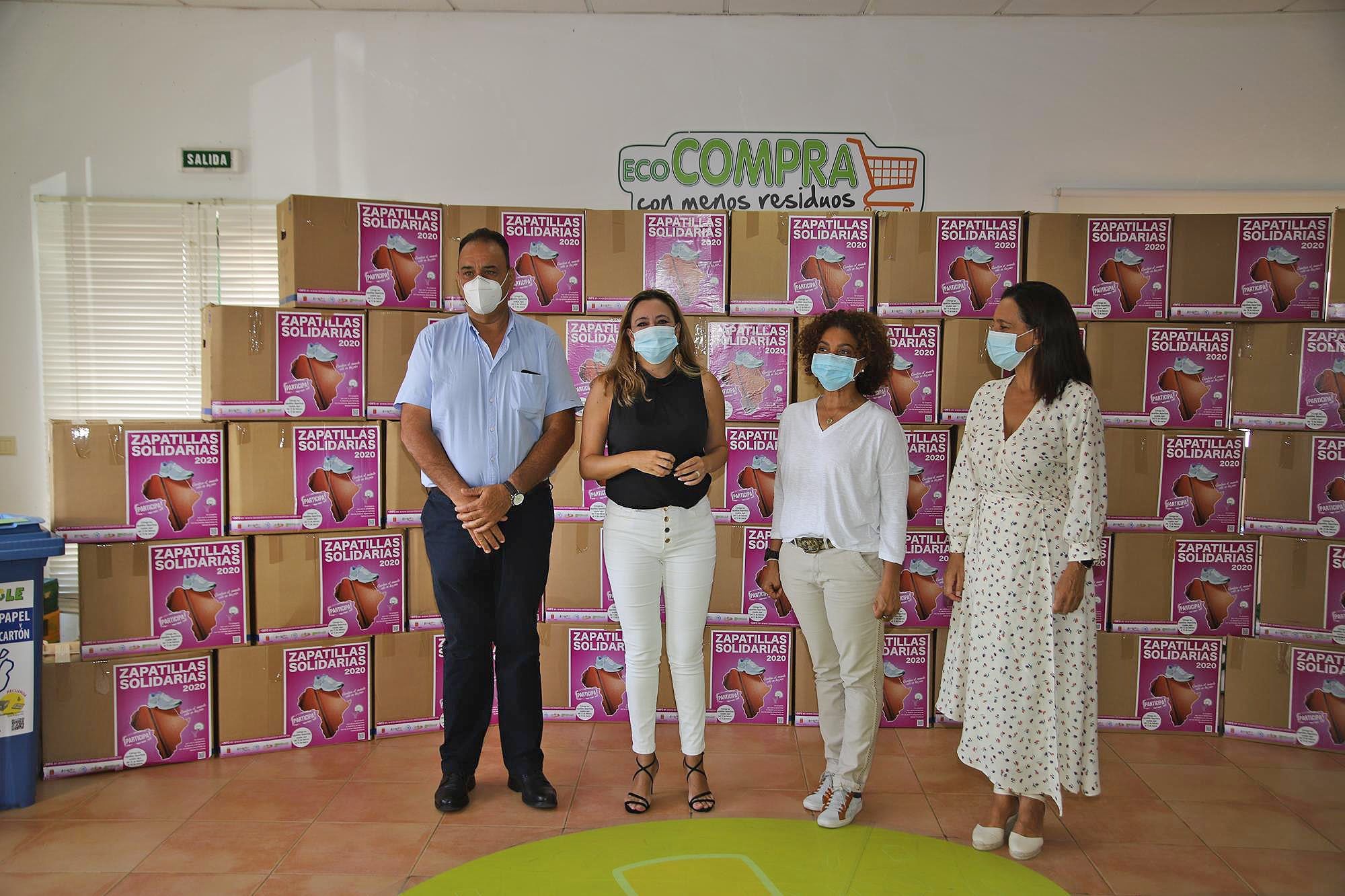 Visita al Aula Medioambiental de Zonzamas para supervisar la donaciones de "Zapatillas Solidarias"