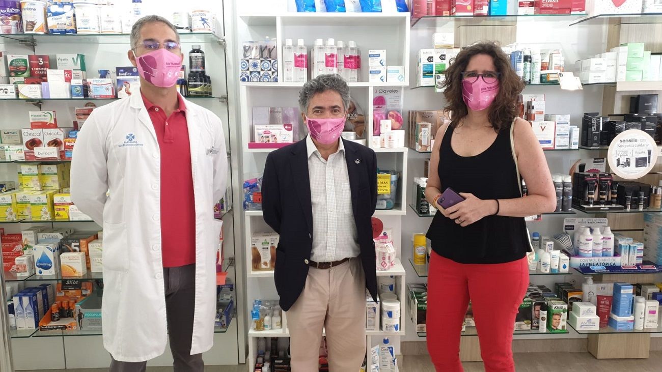 Presentación de la nueva campaña de Mascarilla-19 en una farmacia de Lanzarote