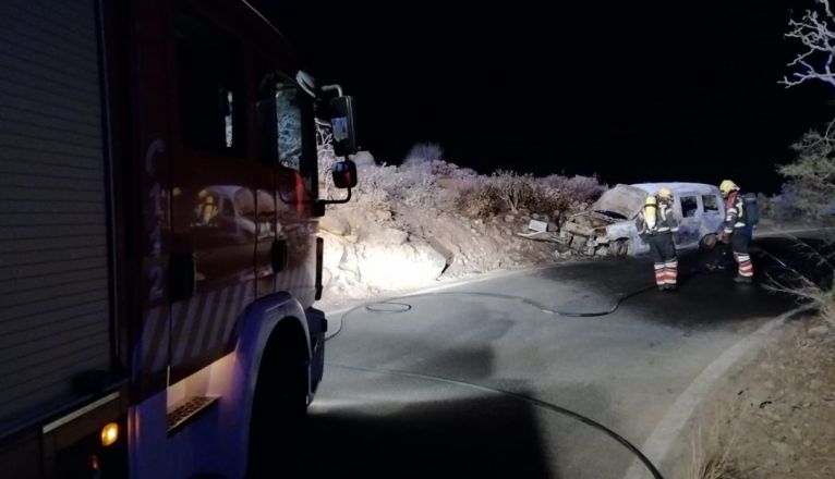 Incendio de un vehículo en Haría