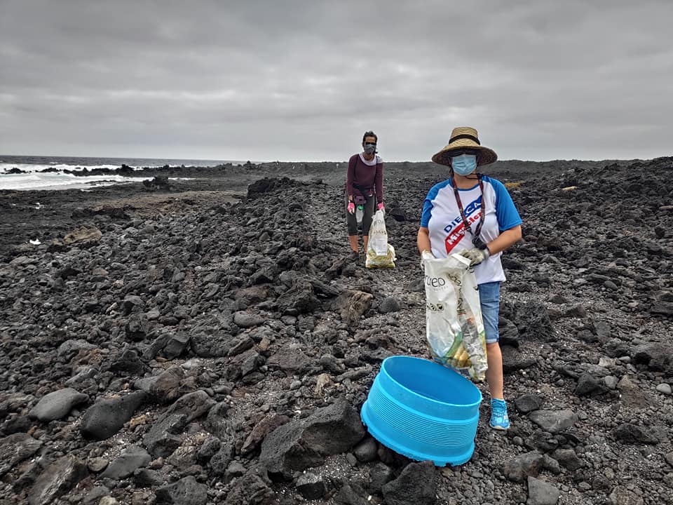 "Lanzarote limpia" recoge más de 300 kilos de basura en el norte de la isla "Lanzarote limpia" recoge más de 300 kilos de basura en el norte de la isla