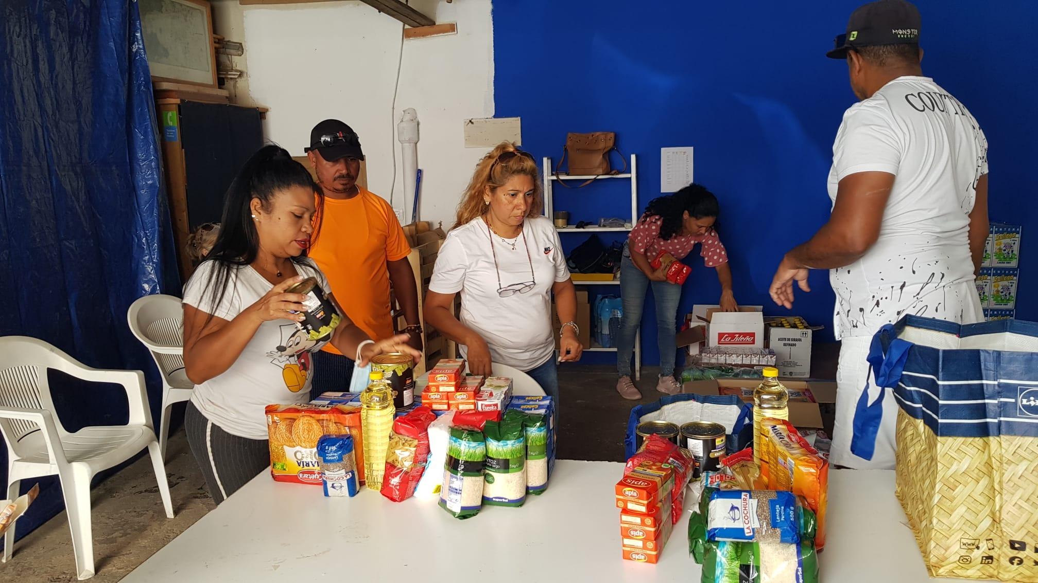 Recogida de alimentos por parte de asociaciones de inmigrantes de la isla