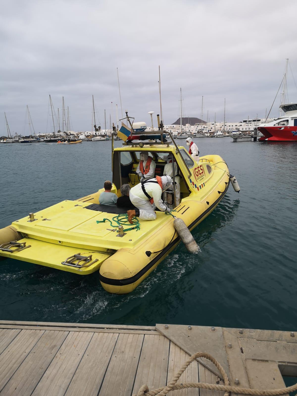 Traslado de la turista contagiada y de su amiga desde La Graciosa 