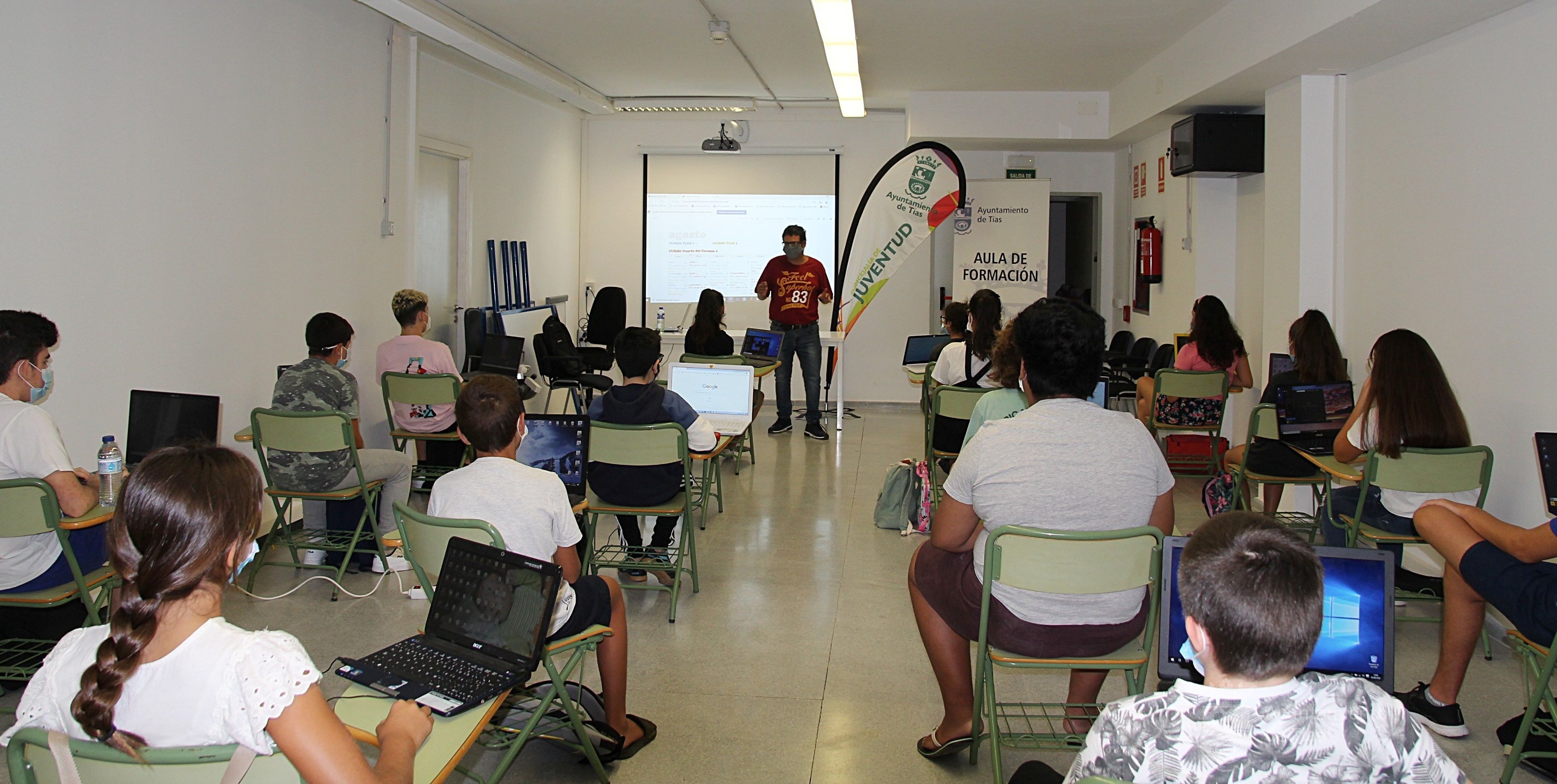 Primera jornada del curso gratuito de ofimática ofrecido por el Ayuntamiento de Tías