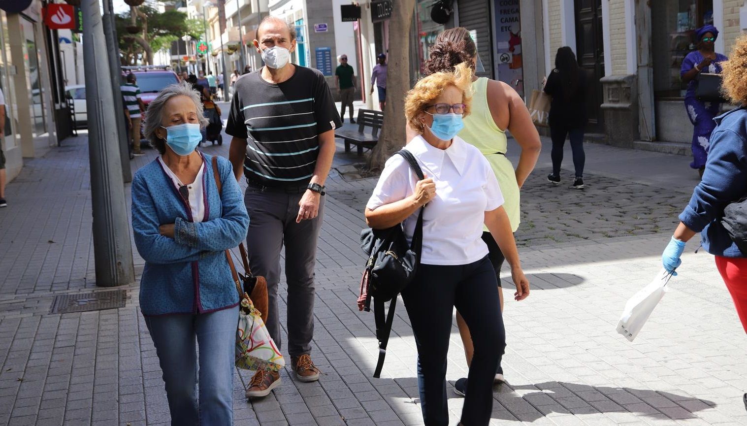 Lanzarote y Gran Canaria superan el índice de 100 casos de Covid-19 por 100.000 habitantes