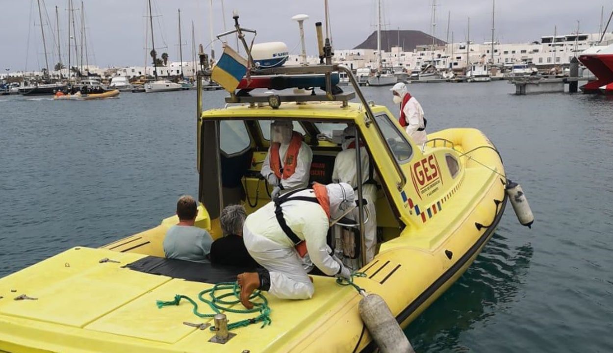 Traslado de la turista que dio positivo en La Graciosa junto a su amiga