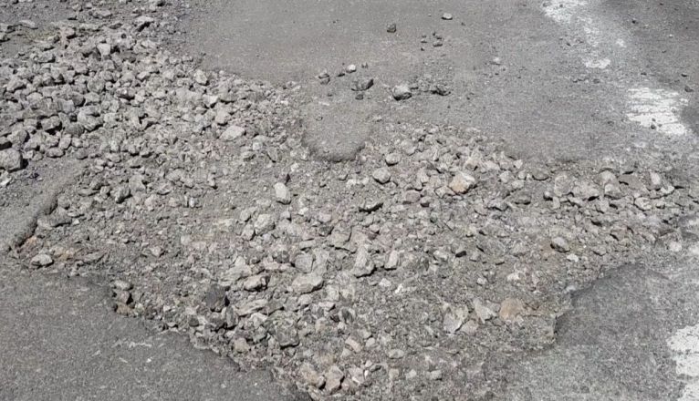 Socavones en la carretera de El Mojón a Guatiza Socavones en la carretera de El Mojón a Guatiza